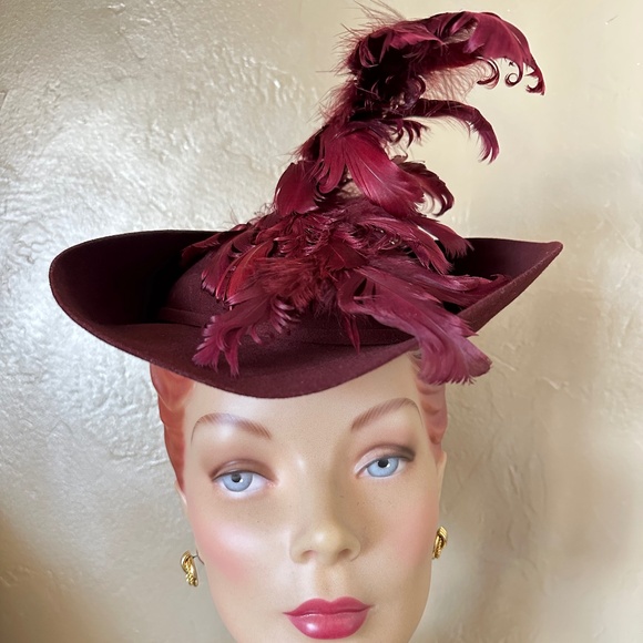 SWANKY 1940s\' BURGUNDY FELT \